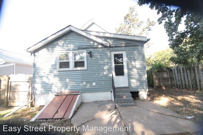 Photo - 3 br, 1 bath House - 1809 Tremont Ave