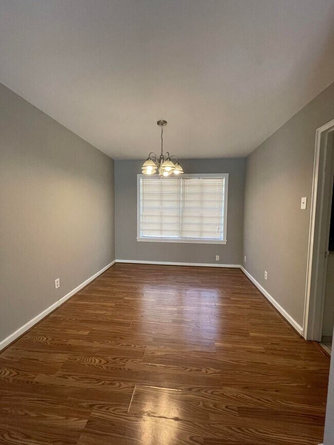 Photo - Condo for rent in Homewood **ACCEPTS SECTI...