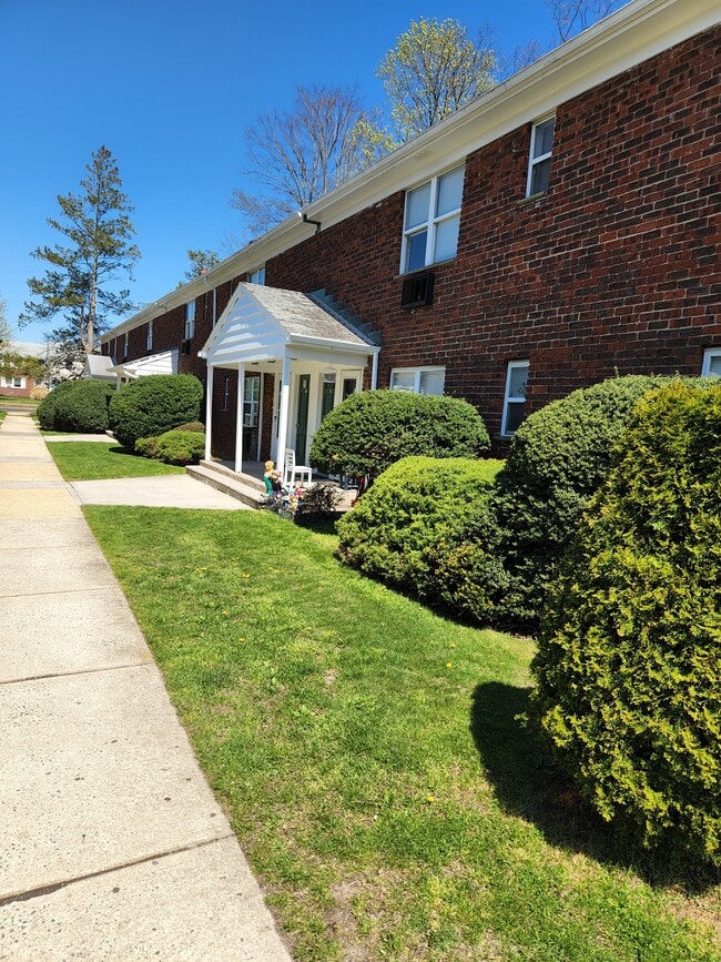 Photo - Virginia Court Apartments