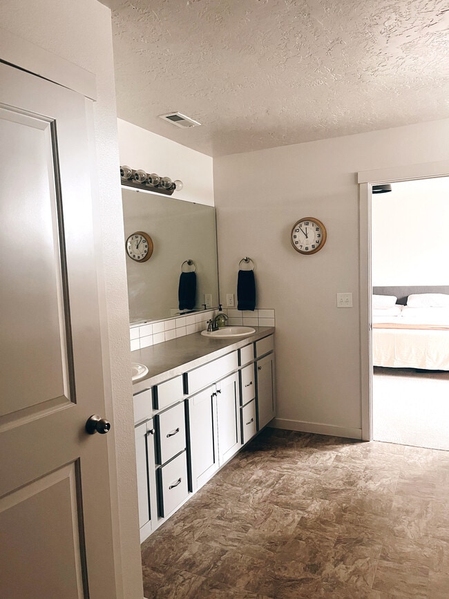 Photo - 16848 N Breeds Hill Ave