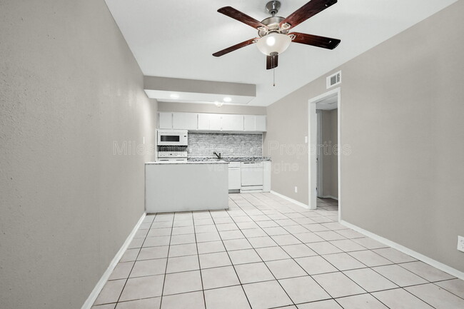 Photo - 816 S Crockett St Unit 3