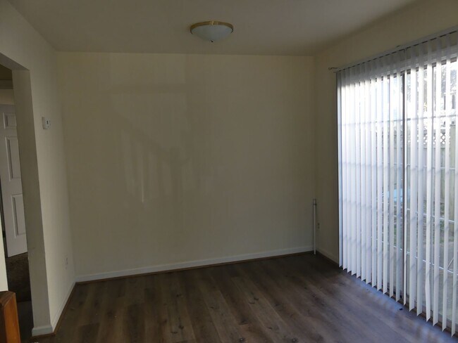 Photo - Three bedroom Town house with garage with ...