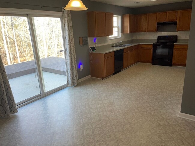 Photo - Move In Special On Beautiful 3 Bedroom Home!