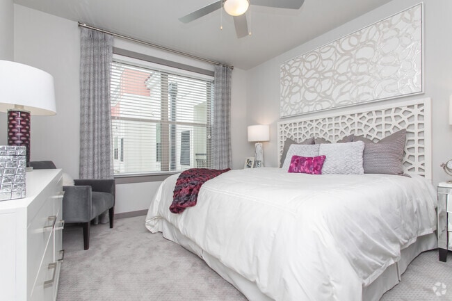 1BR, 1BA - 838SF
