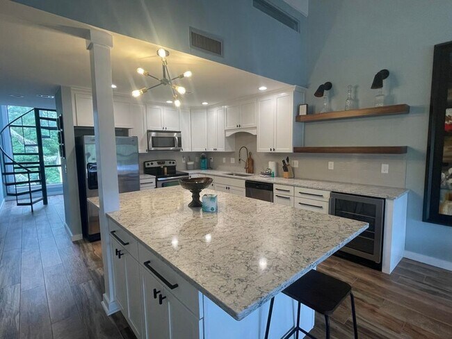 Photo - 300 Yacht Club Dr