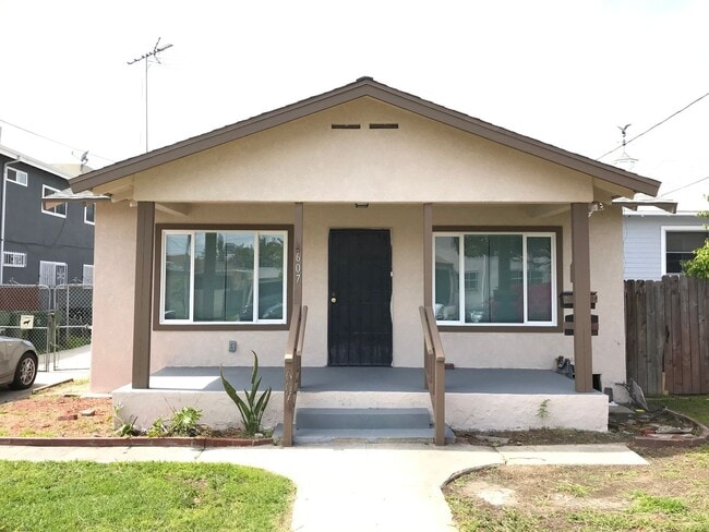 Building Photo - 607 S Fir Ave Unit B