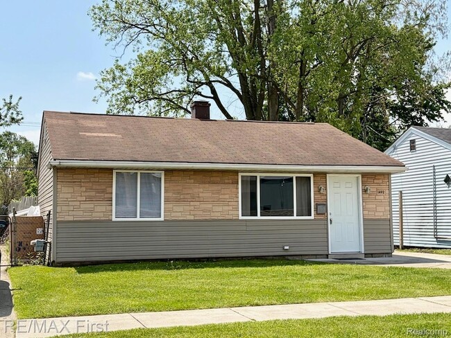 Building Photo - 1492 E Woodruff Ave