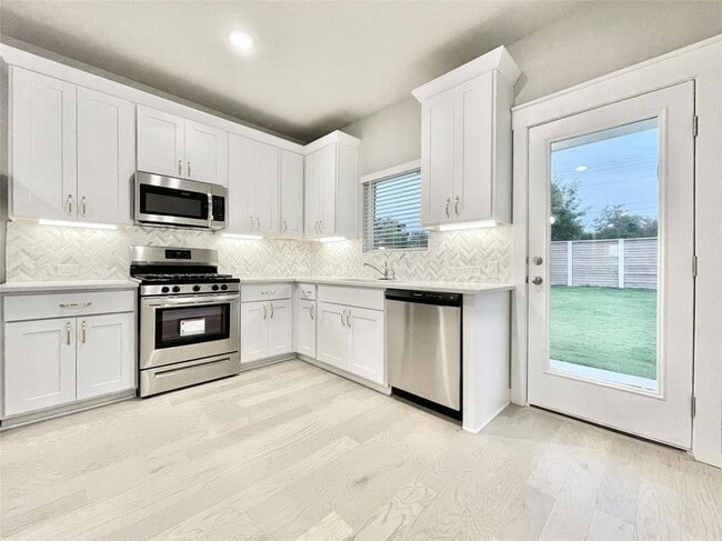 Photo - 2415 Lakey Cv