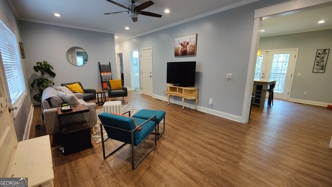 Photo - 2112 Samuel Pl