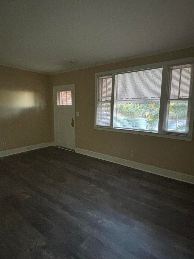 Photo - 901 Miller Rd