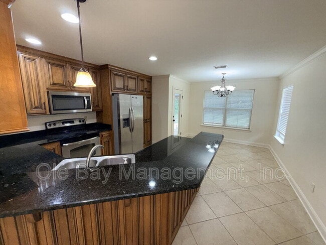 Photo - 18 Breydon Ct