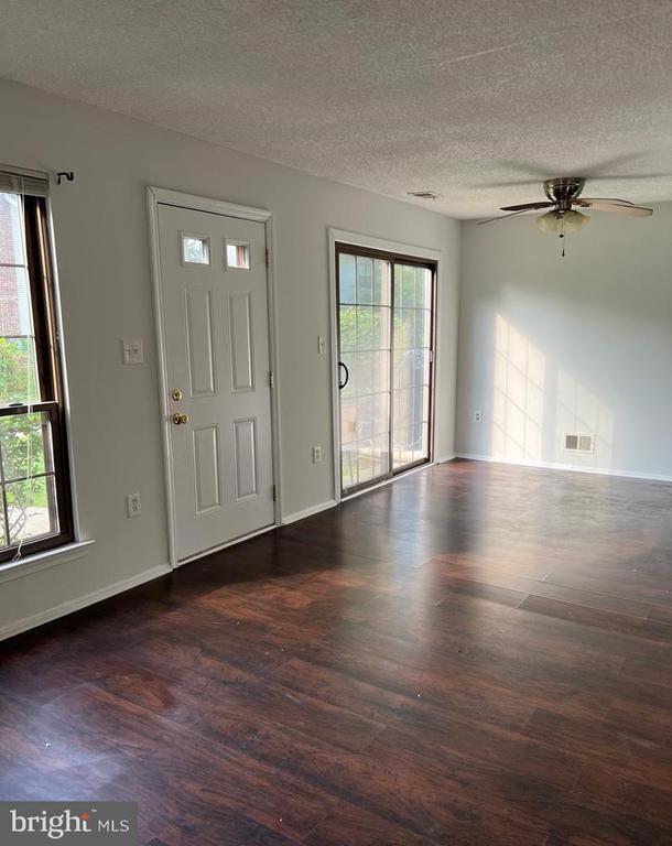 Building Photo - 90 Drewes Ct Rental