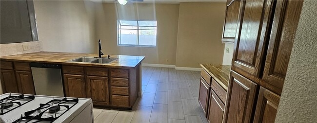 Photo - 313 Beethoven St