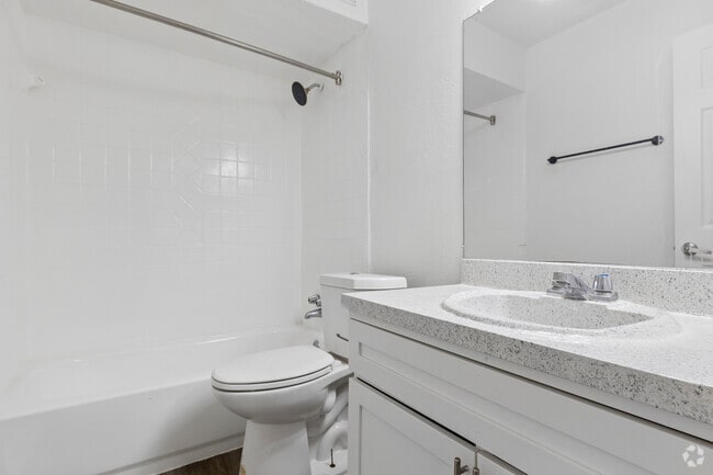 2BR, 2BA - 1,100SF - Bathroom