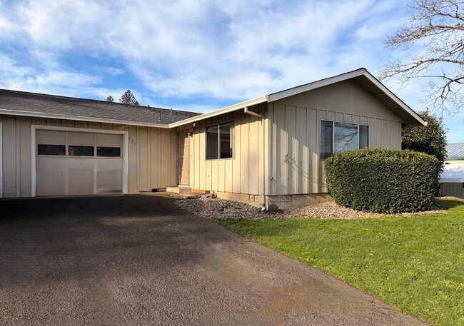 Building Photo - vanj01 Unit 131