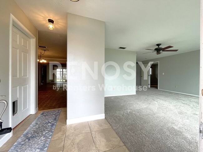 Photo - 802 Embassy Rd