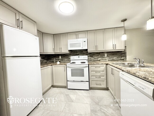 Photo - Spacious 2-Bedroom Basement Apartment with Parking & Shared Backyard in Oshawa Unité 2