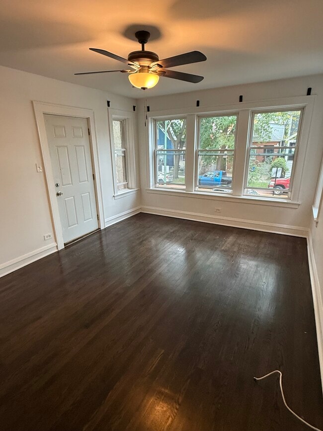 Sala de estar - 4872 W Homer St Unidad 1st Floor