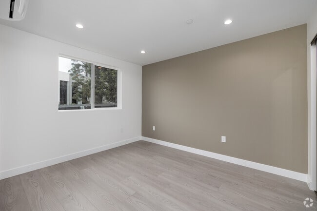 2BD, 2BA - 1,102SF - Second Bedroom
