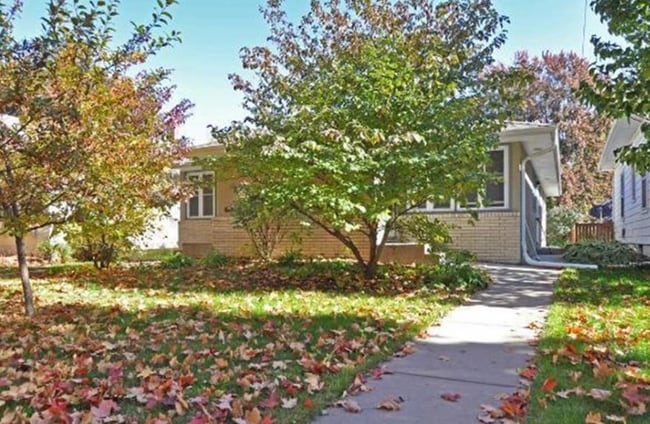 Building Photo - 3235 S 39th Ave