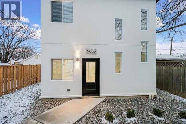 Photo - 663 Alexandrine St