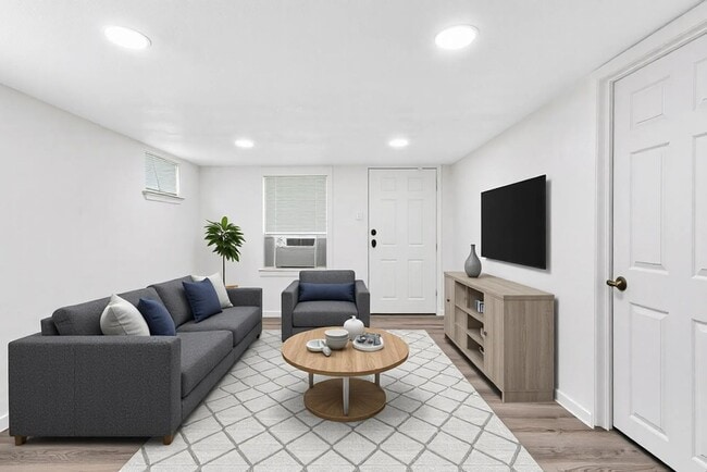 Building Photo - 107 E 11th St Unit 206 S Elm St, Kemp, TX 75143