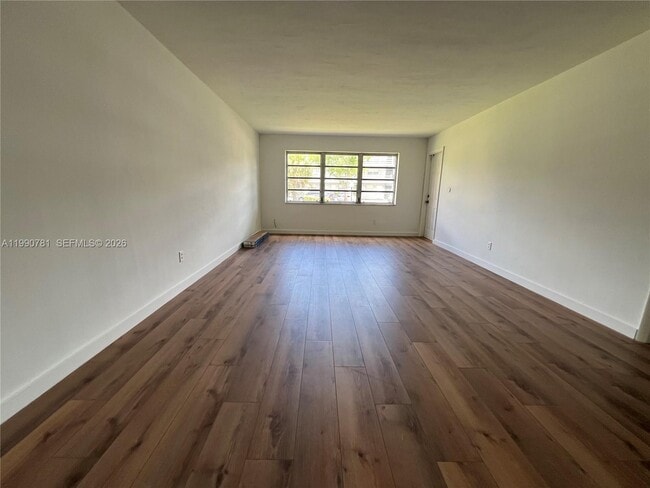 Building Photo - 1540 NE 191st St Unit 122