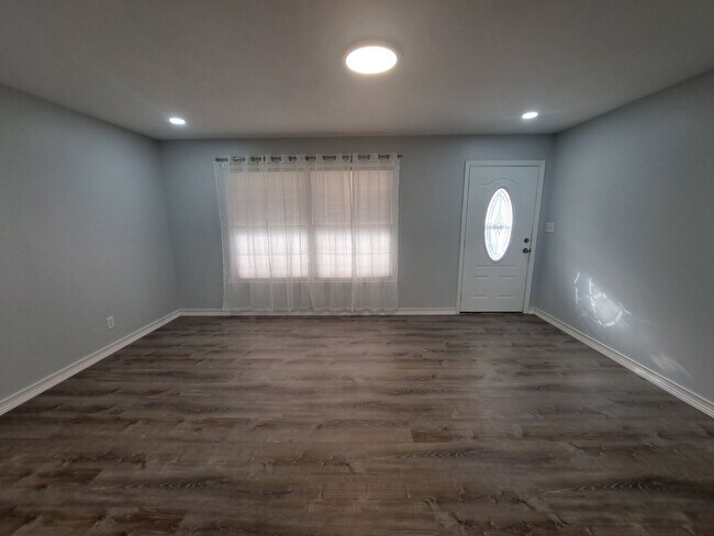 Photo - Completely Renovated 4BR/3BA close to Hosp...