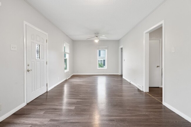 Building Photo - 1223 W 19th St Rental