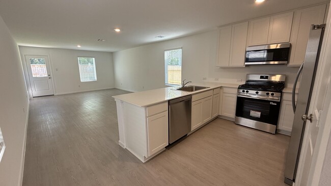 Photo - 912 Pertuso Ln