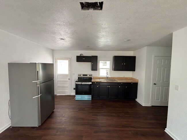 Building Photo - 2401 S 24th St Rental