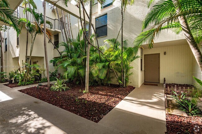 Building Photo - 20350 W Country Club Dr Unit 110-4 Rental