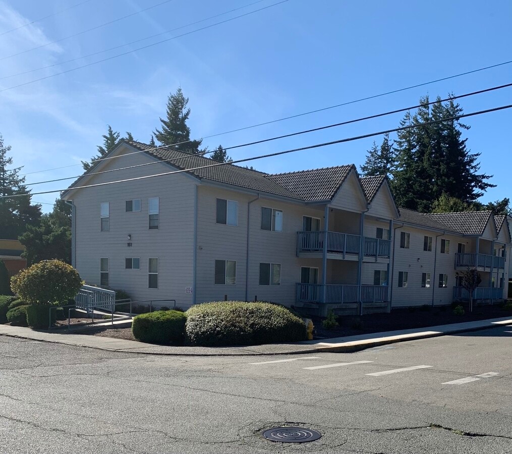 Photo - 151 N 8th St Apartments