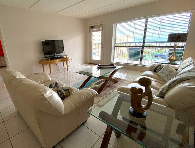 escalones al segundo piso - 404 Padre Blvd Unidad 3504