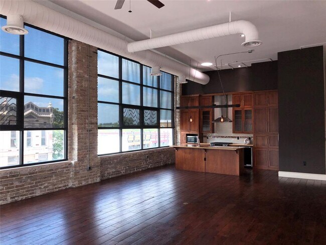 110 W 2nd St Unit Loft B