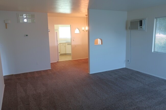 Photo - 121 N Miller St