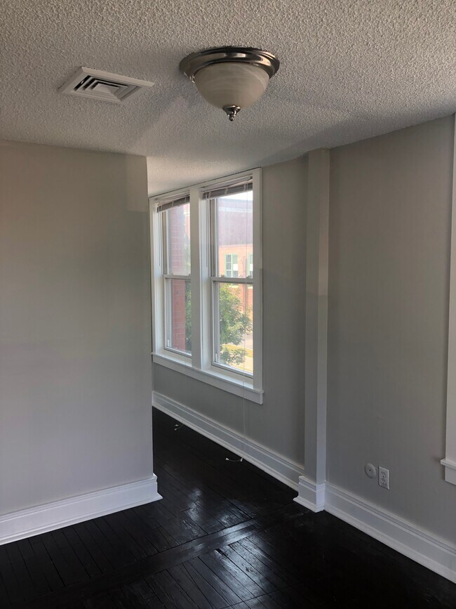 Photo - 294 S Elmwood Ave Unidad 4