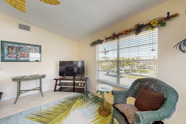 Photo - 4504 101st St W Unidad SI ID1591350P