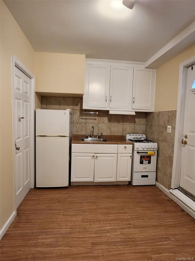 Photo - 571 Laurelton Blvd Unit Lower Level