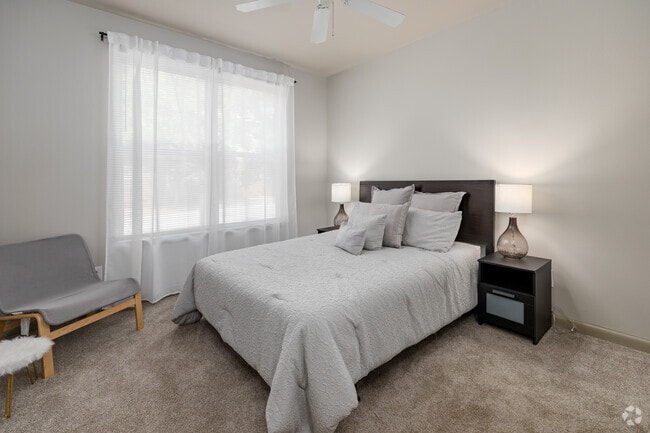 2BR, 2BA y 1.005 pies cuadrados - Dormitorio - Mechanicsville Family Apartments