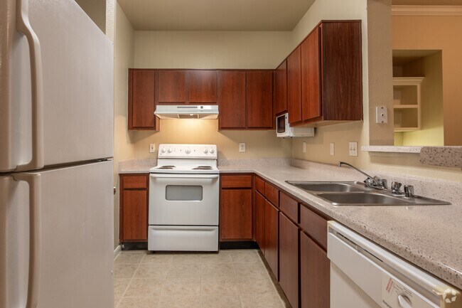 3 BR, 2 BA - 1177 SF - Lakeside Pointe Apartments & Townhomes