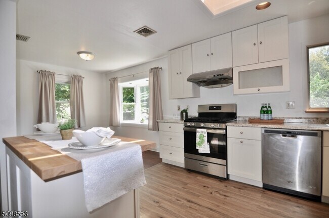 Photo - 8 Drummond Rd Condo