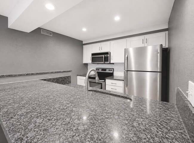 Photo - 915 NW 7th St