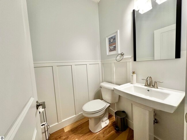 Photo - 982 Lake Ridge Dr