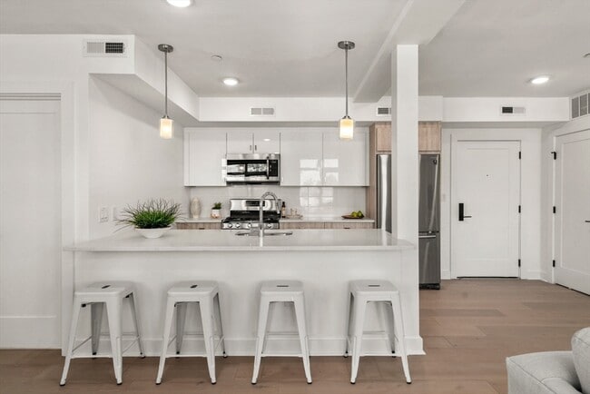 Photo - 917 Bennington St Unidad 310