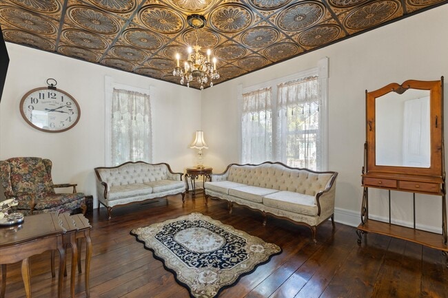 Photo - 722 Center St