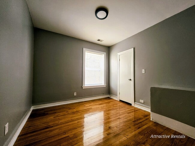 Photo - 1615 W 78th St Unit 1