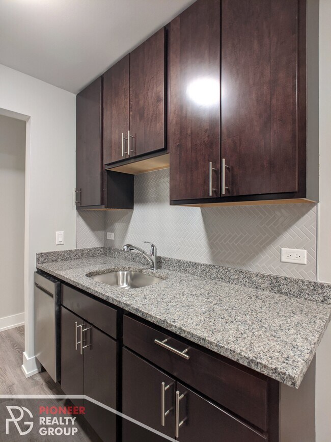 Photo - 542 W Surf St