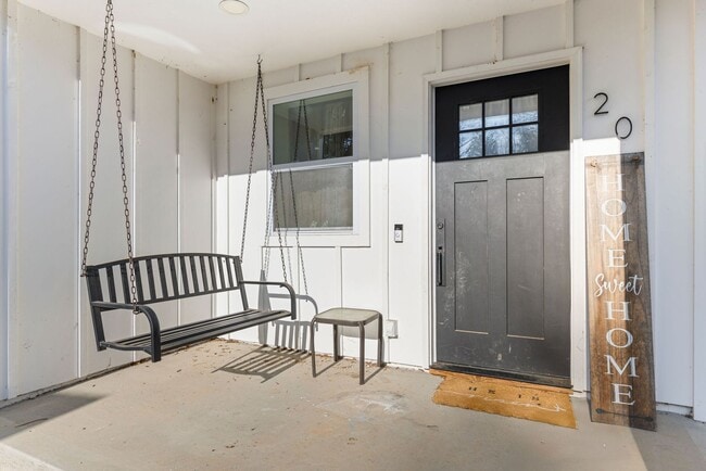 Photo - Single Family Home, 2 bed/1 bath $1,350 One-Story
