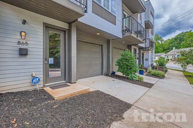 Photo - 865 Cavanaugh Ave SE